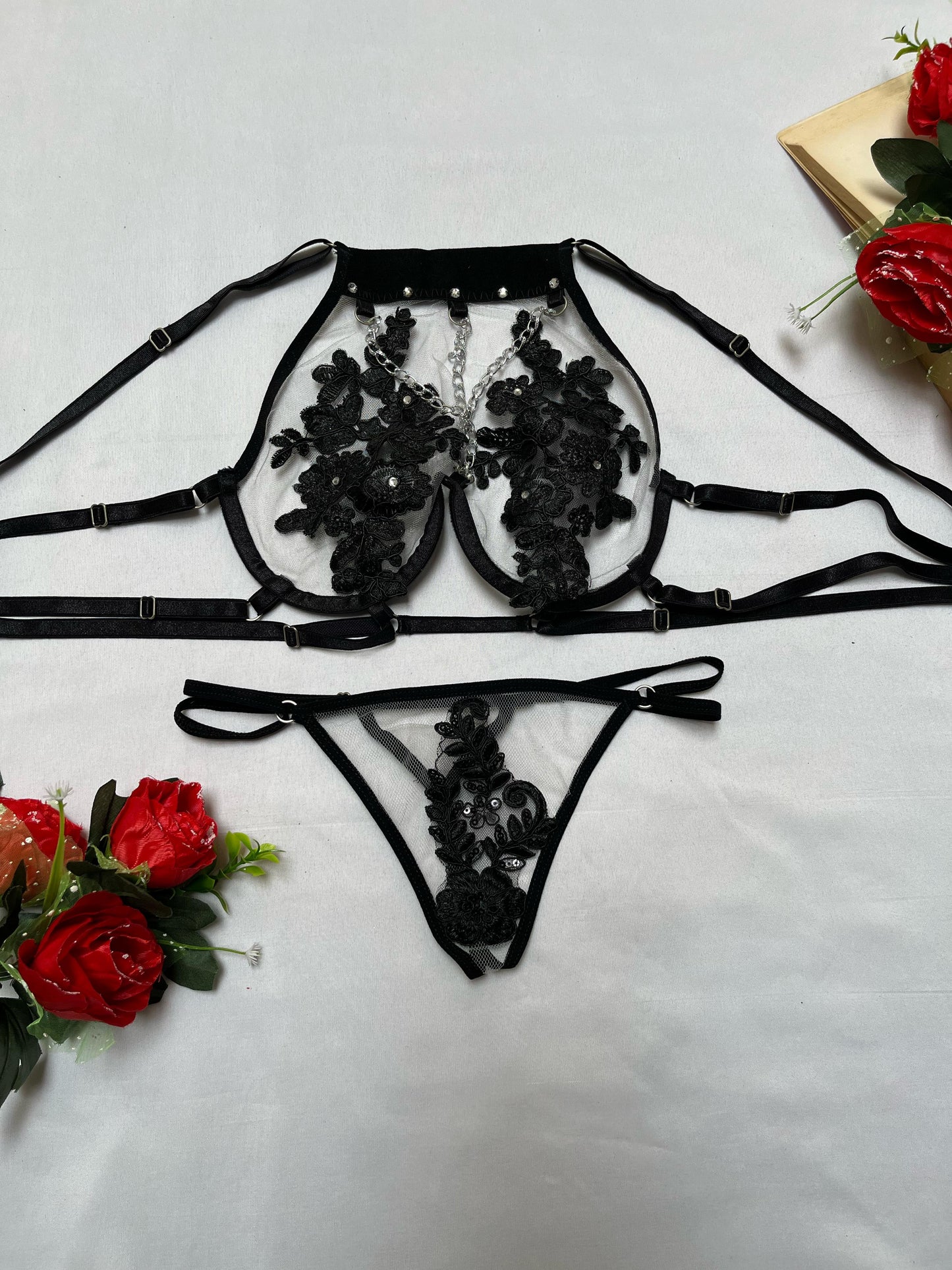 Crop top cadena flores+tanga lencería